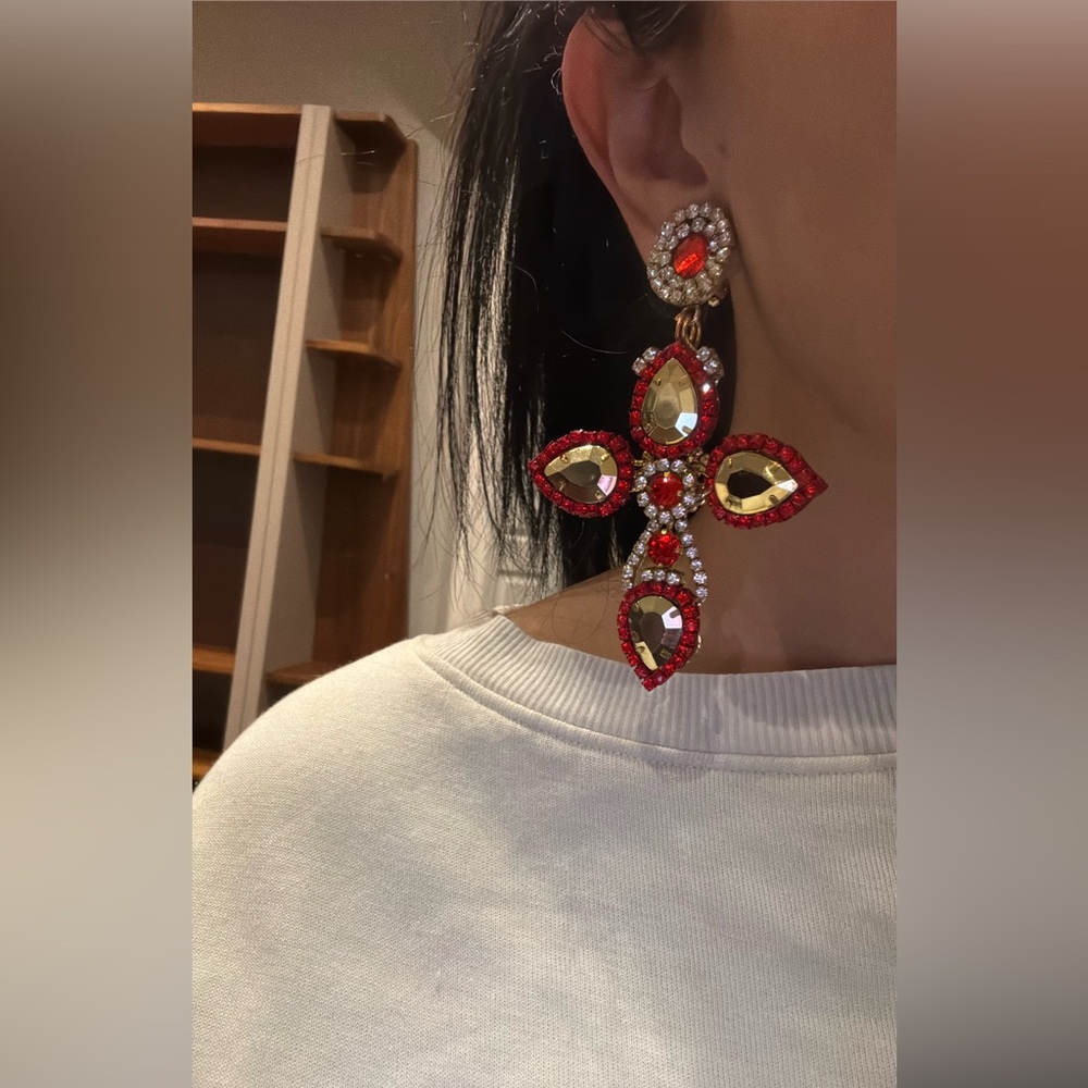 Stunning pair of handmade brand-new earrings